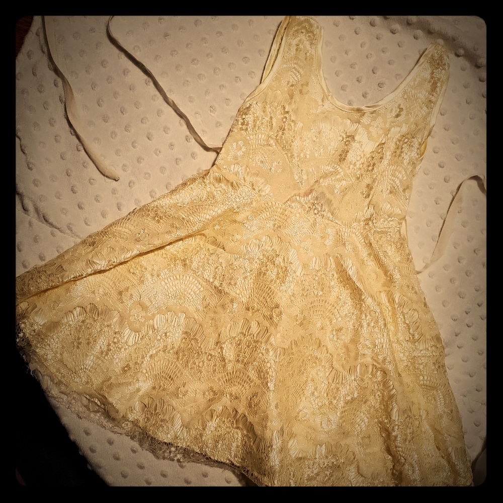 Girls yellow lace dress